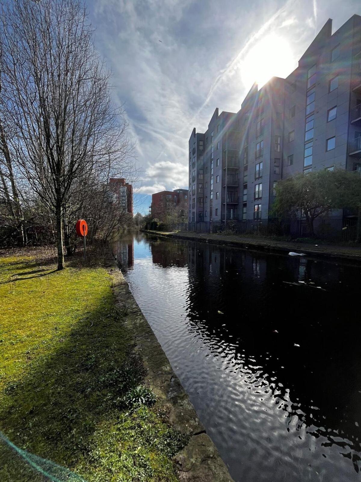 Serene 2-bed Flat With Canal Views - Coop Live & Ethiad Apartamento Manchester